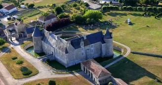 Logis "Dans l'enceinte du château" Logis "Dans l'enceinte du château"