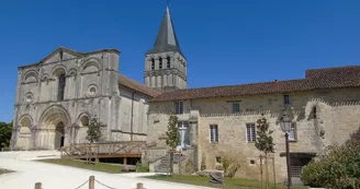 Abbaye de Saint Amant de Boixe Abbaye de Saint Amant de Boixe