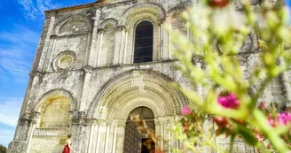 Abbaye de Saint Amant de Boixe Abbaye de Saint Amant de Boixe