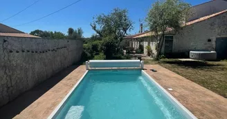 Maison Charentaise avec piscine