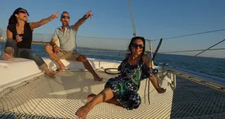 Sortie Apéro sur l'eau en catamaran - Catamaran La Rochelle Sortie Apéro sur l'eau en catamaran - Catamaran La Rochelle
