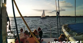 Sortie à l'heure de l'apéro en catamaran à voile - Kapalouest Sortie à l'heure de l'apéro en catamaran à voile - Kapalouest