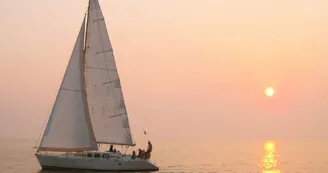 Sortie journée avec nuit à bord - la Voile pour Tous Sortie journée avec nuit à bord - la Voile pour Tous