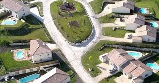 Village de Gîtes - Le Domaine du Grand Tourtre -42 pers