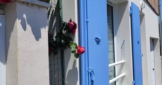Maison 3 personnes - Bleu et bois Maison 3 personnes - Bleu et bois