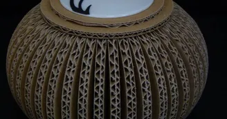 Exposition d'objets en carton ondulé - Isabelle CAILLET