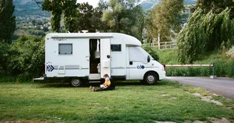 Les chênes verts - Aire de Camping-car
