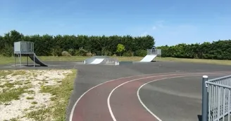 Terrain intergénérationnel : skatepark et terrains de pétanque Terrain intergénérationnel : skatepark et terrains de pétanque