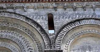 Façade ouest de l'église Saint-Hérie à Matha Façade ouest de l'église Saint-Hérie à Matha